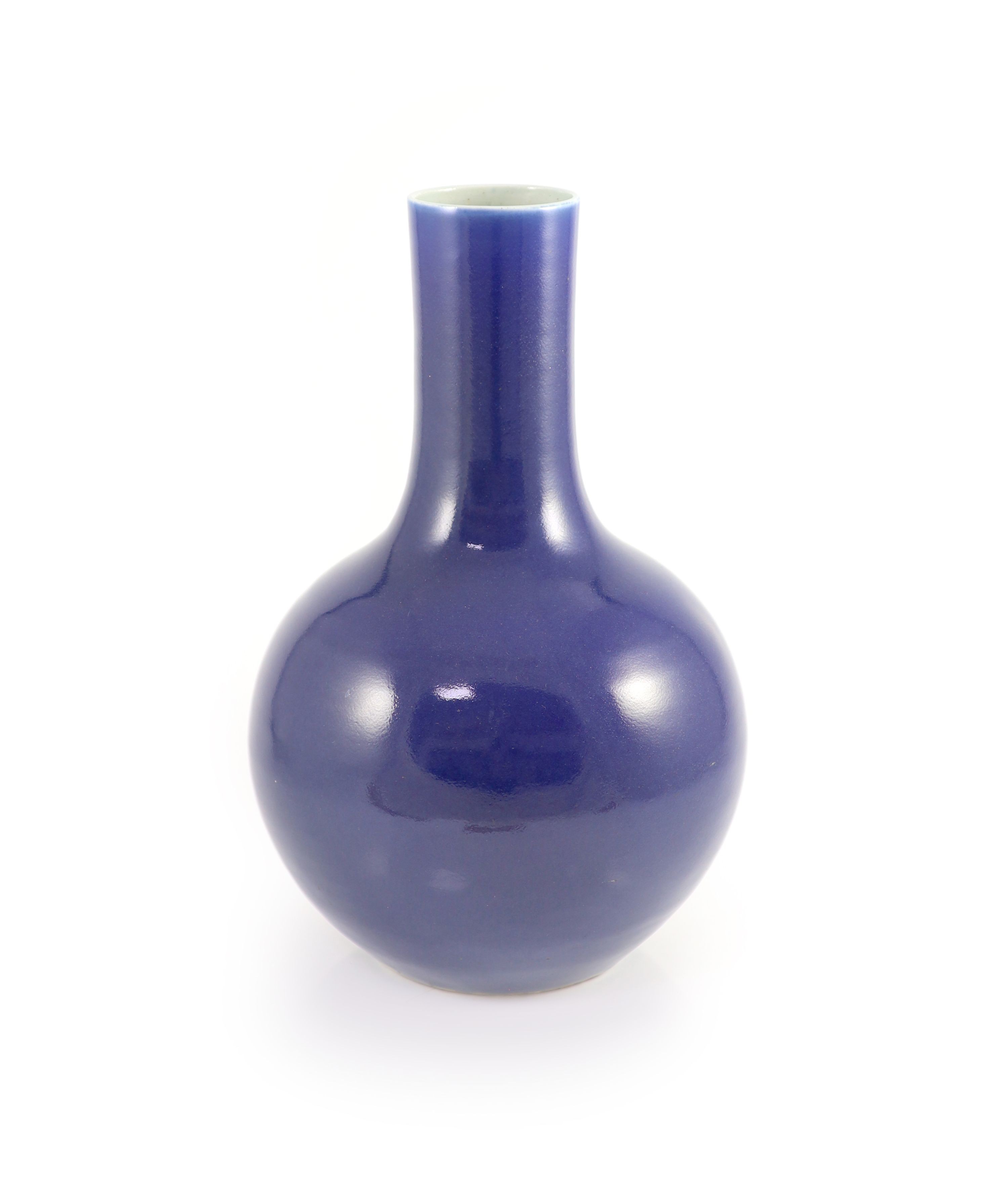 A large Chinese blue glazed bottle vase, 18th/19th century, 40cm high